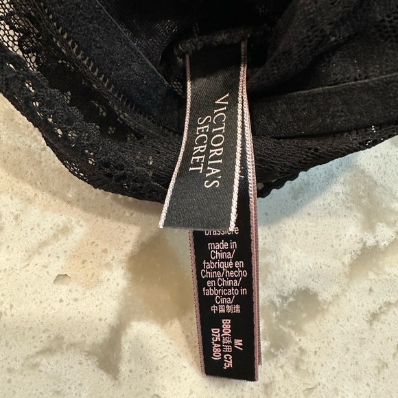 Victoria’s Secret Lace Bralette - Picture 3 of 3